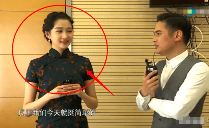 「吴莫愁」用“贾玲”造一个句子，关晓彤却偷偷改了称呼，教养是装不出来的