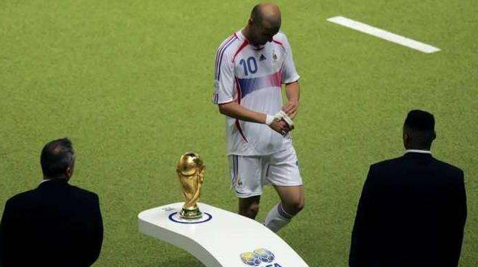 齐达内：06年德国世界杯，齐达内怒顶马特拉齐是罪人，还是真性情的表现？