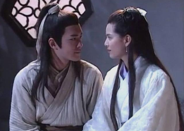 小龙女|三个版本的小龙女“睡绳子”，一人天然仙，一人却让网友操碎了心