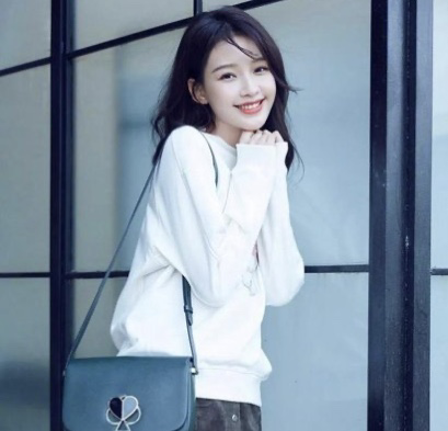 影帝|她因漂亮被经纪人相中,还给她做了儿媳妇,如今名气比影帝老公大