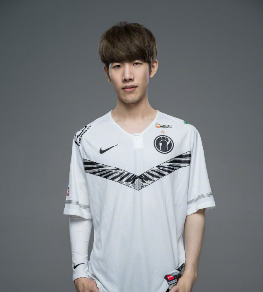 Uzi|IGUZI正在连接?NING王双排邀请UZI加入IG:能在IG打上单