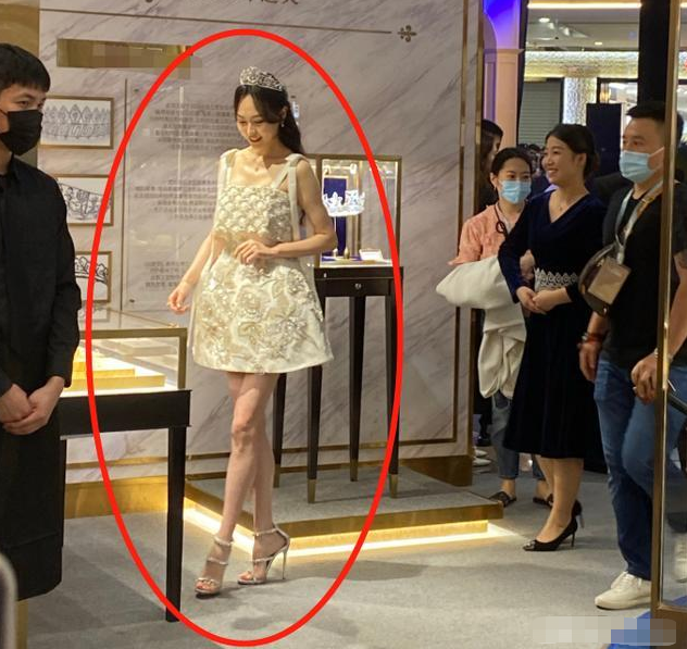 唐嫣|唐嫣“真人”长啥样?在没有美颜的镜头下,唐嫣的颜值也太真实了