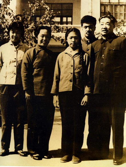 解放战争|为什么在解放战争中没有贺老总？他的部队都交给了别人，是他能力不行吗？