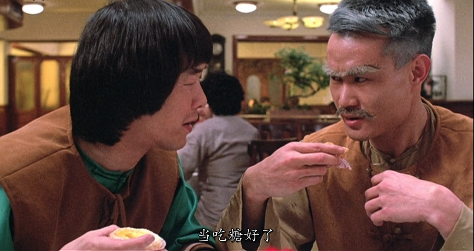 「僵尸先生」1985年，洪金宝自掏腰包300万拍《僵尸先生》，为省钱才请钱小豪