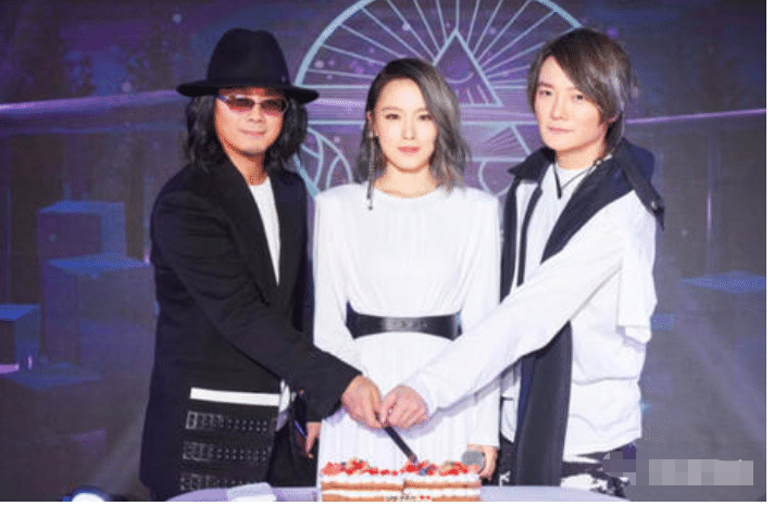 #飞儿乐团#曾经误以为自己是乐队灵魂，飞儿乐队把主唱赶走？如今怎样了