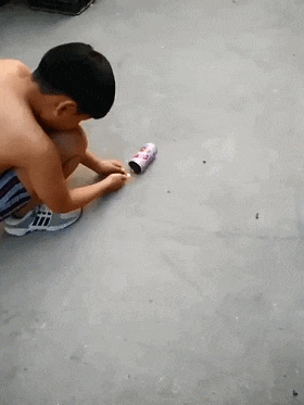 格纹 “阿姨说这两瓶酒喝了这些钱都归我，总感觉阿姨眼神怪怪的”哈哈哈