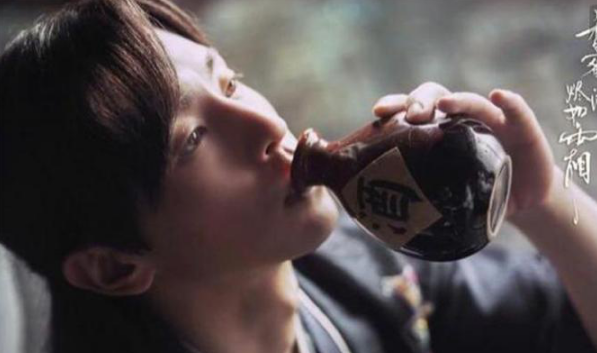 韩雪：比韩雪家庭还要深，娱乐圈又一明星身世被曝光，难怪这么火