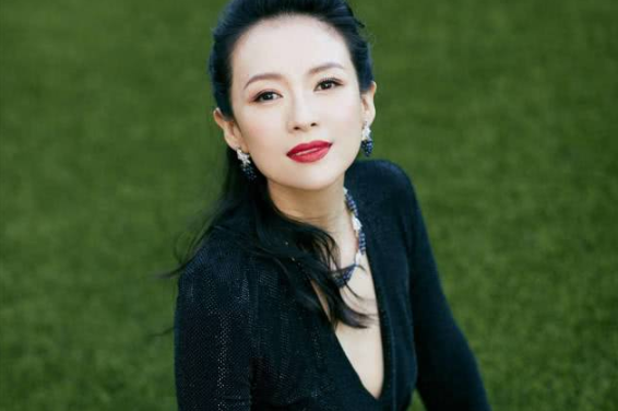 郭晶晶|因霍家的不成文规定，郭晶晶顺利进入了霍家，章子怡却被拒之门外！