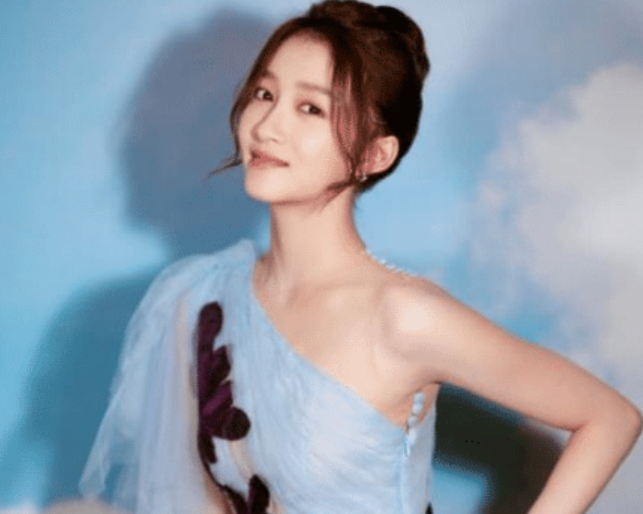 [关晓彤]当年关晓彤拍摄“卫生棉”广告，未P图遭曝光，网友：原来鹿晗好这口！