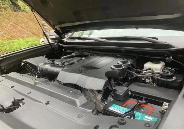国产车▲2020款丰田霸道，搭载2.8T柴油发动机，百公里油耗仅8L！