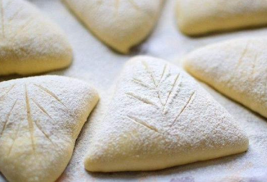 【面包】面包醒发过夜很难实现，但是使用隔夜种面制作面包倒是非常好的一个方法！