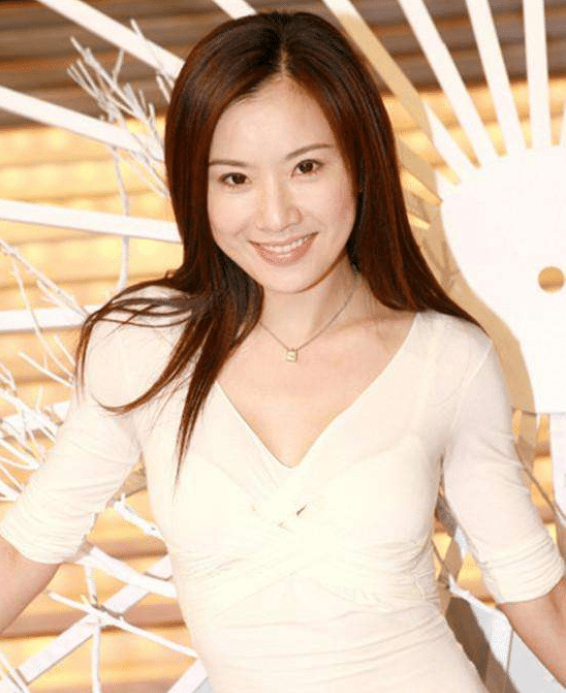 红极一时却被人"下药"失身,为生计拍"风月片",今48岁依旧韵味十足