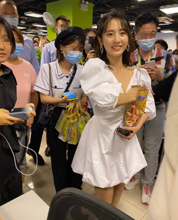 邢菲|邢菲被抓拍的真的美，原来这种就是“初恋脸”呀