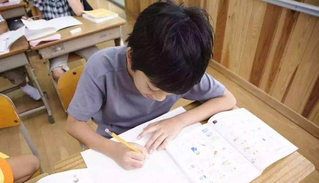 [数学]我前面5人后面10人，一共多少人？学生回答16人，老师却给个大叉