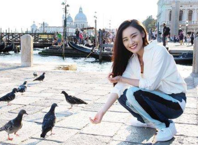 #尚语贤#《唐人街探案》的kiko“牺牲”有多大？当她卸掉浓妆，国民初恋都没跑了