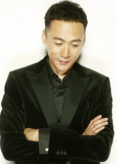 #虚竹#46岁的“虚竹”：演戏撞死灯光师，工人装修被电死，刚出狱却又再进去