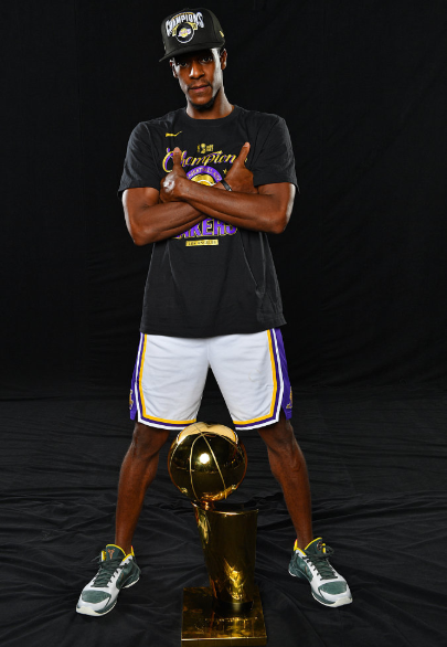 韩国|湖人总冠军定妆照出炉!詹眉勾肩搭背,隆多淡定,霍华德最高兴