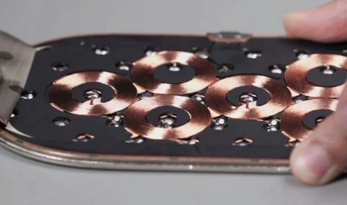 苹果|苹果还是厉害!苹果首款无线充电器 AirPower 实物拆解