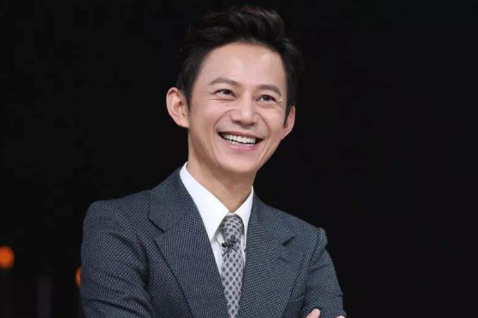 『何炅』第一个在《快本》上耍大牌的人,不仅说话得罪人,还让何炅举话筒