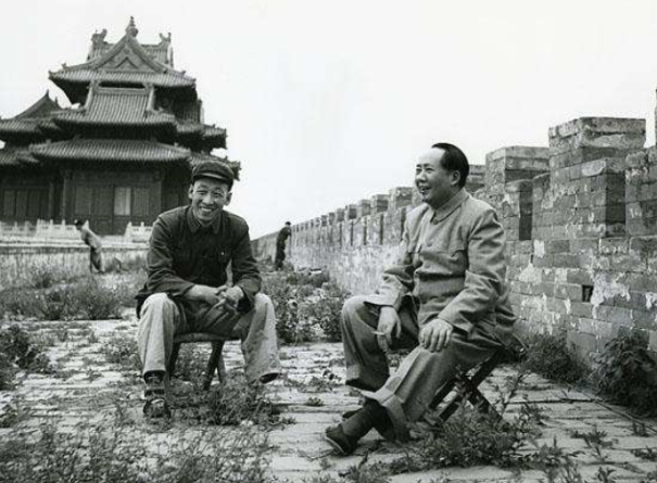 考古|为何毛主席生前不入故宫,死后不葬八宝山?真实原因催人落泪