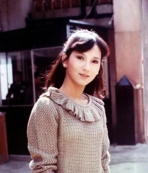 朱茵：朱茵：这是我十七岁，赵雅芝：这是我十七岁，蔡少芬：麻烦都让让