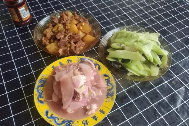 赶海▲生活在海边的人，肉可以不吃，鱼和海鲜是必须每天都要吃的