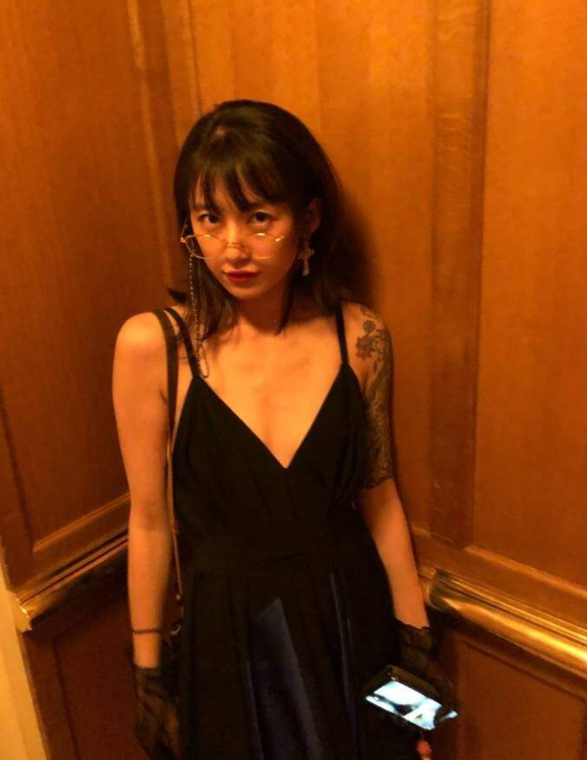 李诞|李诞为何能娶到黑尾酱？看完他大学时的照片，网友：超过蔡徐坤了