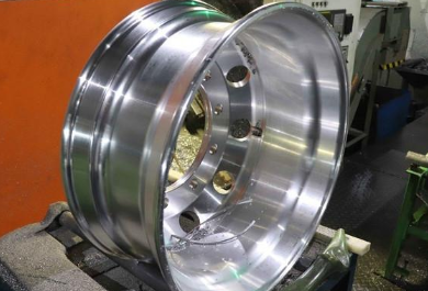 铸造铝圈仅24。7公斤，按轴收费后卡车轻量化，这东西不火都难