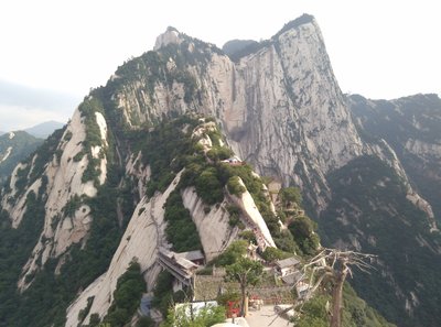 华山|居住在华山下的村民，为何一辈子也不爬华山呢？原因很真实