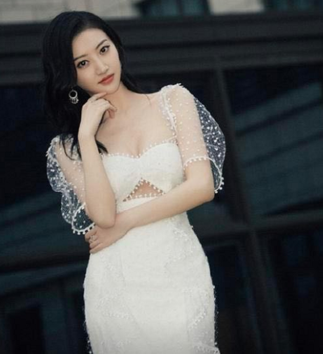 景甜|景甜“真人”长啥样？在无美颜的镜头下，景甜的颜值也太真实了！