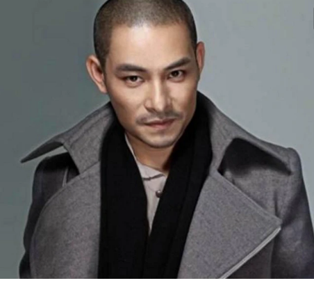 刘德华@给刘德华替身近十年，拍戏时险被战马踩死，终于熬成影帝却娶华仔前任？