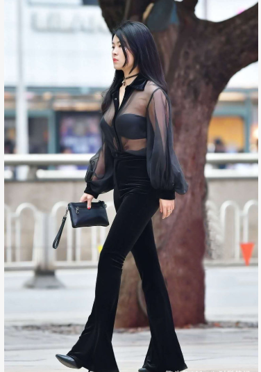 穿衣搭配|黑色薄纱套装搭配喇叭裤，高贵优雅，尽显职场女神范