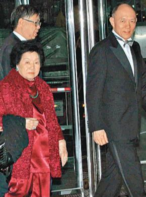 霍英东|霍英东一生从未与2房3房子女合影，给足大房吕燕妮子女产业和面子
