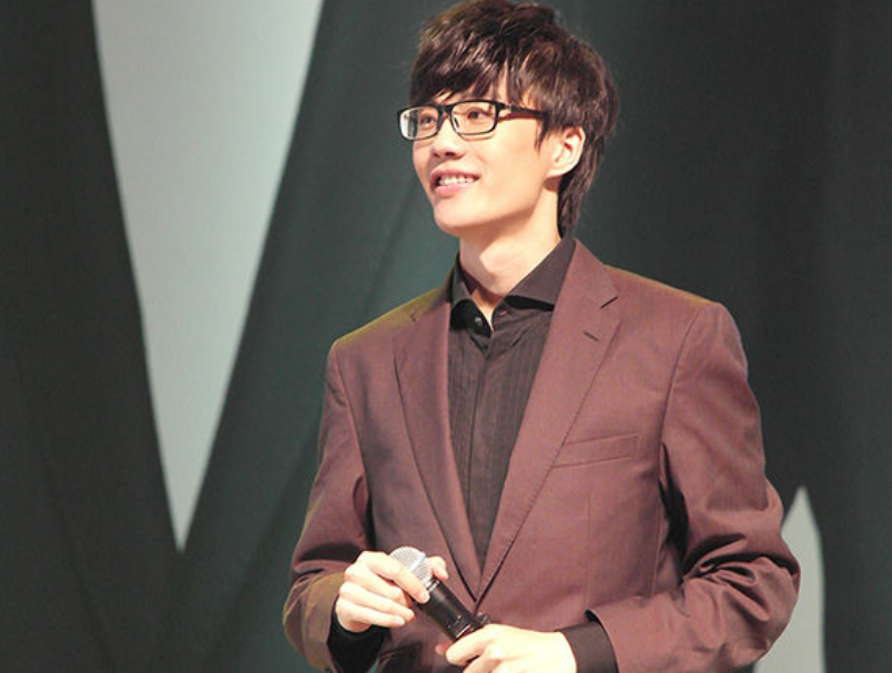 「许嵩」低调又沉稳的许嵩，歌曲演绎深入人心，总能走自己的风格