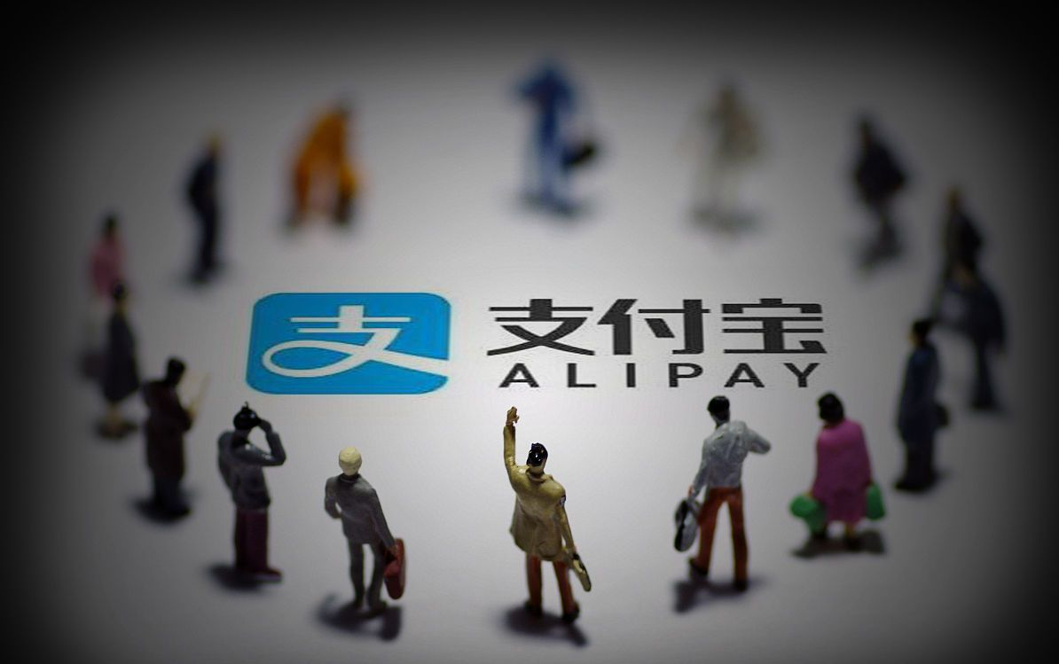 大疆无人机：顶尖黑客节目现场入侵支付宝，即将成功转账时，屏幕弹出一行字