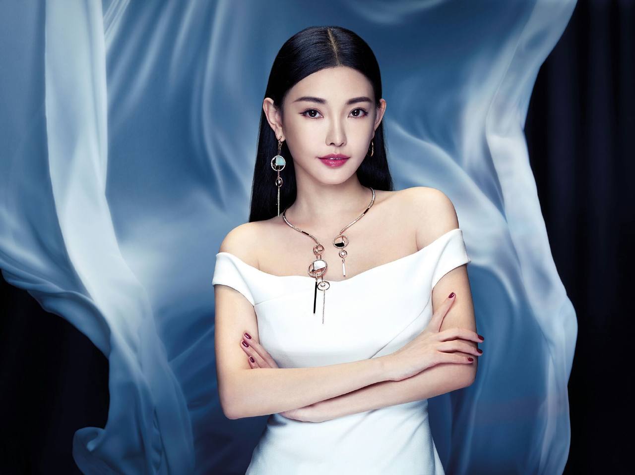 王晶|她被王晶发掘时才读大二，拍3部电影狂捞26亿，今成“最美晶女郎”！