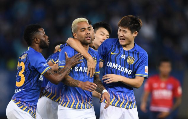 江苏苏宁|收下大礼包！苏宁“自断双臂”死磕上港，11-0优势尽失2巨坑难填