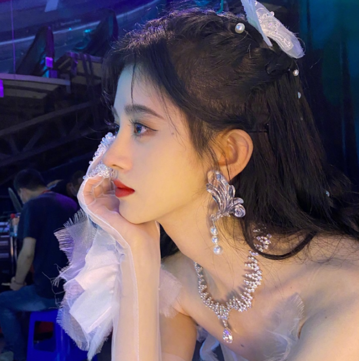鞠婧祎|鞠婧祎终于引起众怒，杨迪不断拆台，贾玲频繁翻白眼