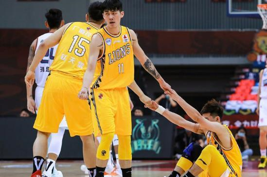 #孙铭徽#CBA再现黄皮肤外援，场均17+7成球队真核，国手复赛异军突起