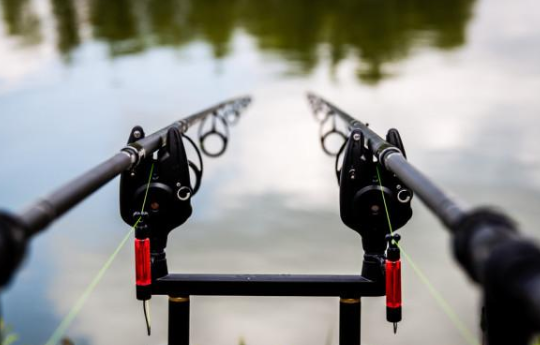 「水库」探寻最佳中鱼信号：传统和电子报警器，到底哪个钓鱼更好用？