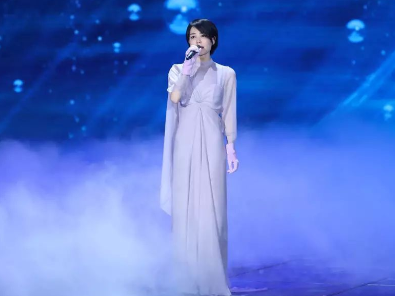 『王菲』如精灵般的嗓音,让王菲成为乐坛经典人物,她的歌依然不过时