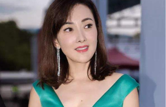 牛莉|牛莉：8登春晚，为何当红却回归家庭，看看老公是谁你就知道了