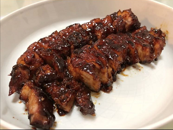 煲仔饭：适合懒人的电饭煲叉烧做法，入口即化做法简单，只需要一键就搞定！
