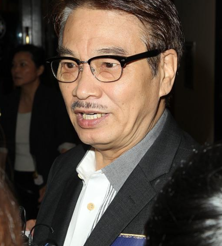 周星驰@吴孟达质疑，金马奖不公平，每次周星驰都被故意排斥