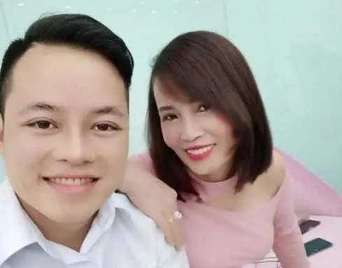 |相差36岁“奶孙恋”有进展，婚后一周“造人”成功，网友：恭喜