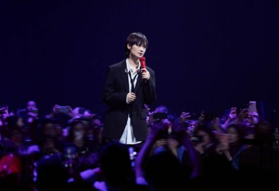 『李宇春』长得像男生的5个女星，“春哥”不算啥，最后一位骗了一代人