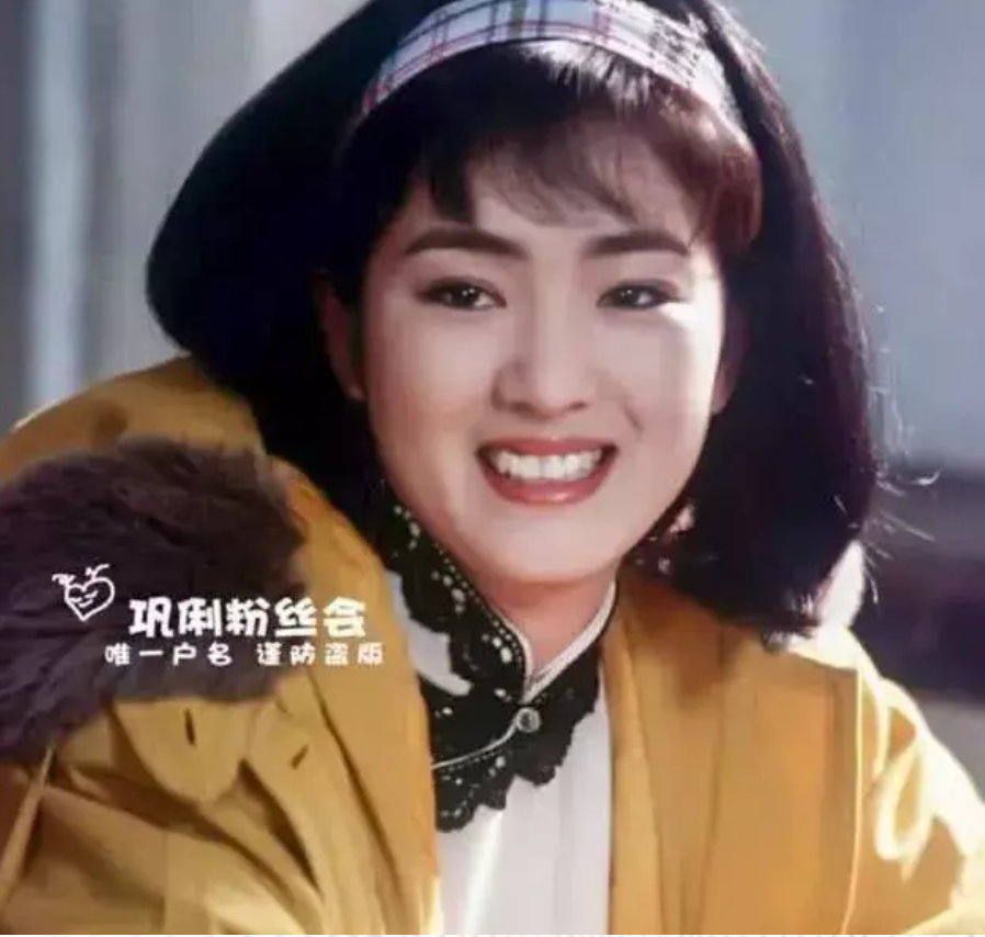 巩俐|被巩俐大学的旧照惊艳到!颜值碾压林青霞,网友:老谋子该哭死!