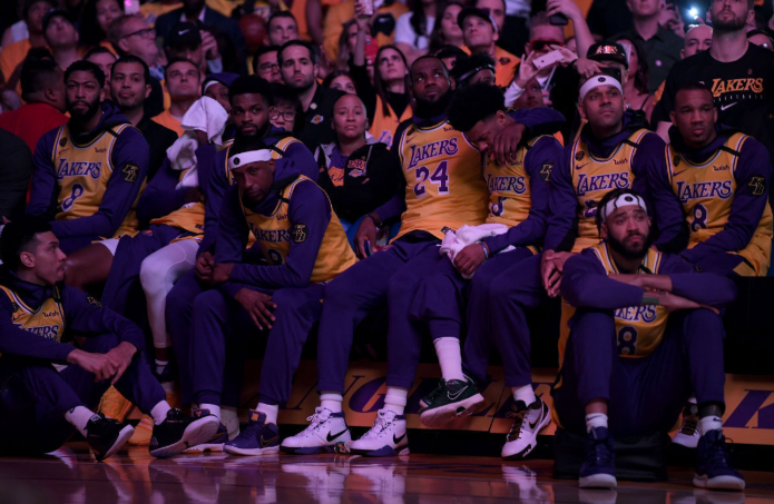 湖人队|湖人赢球后，老詹盛赞安东尼，利拉德放出豪言，湖人全队缅怀科比