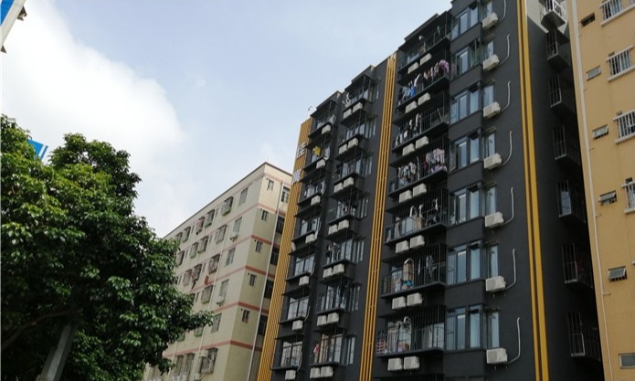 凌晨5点房东发信息过来，让提前预交2个月房租，说年底都发了奖金