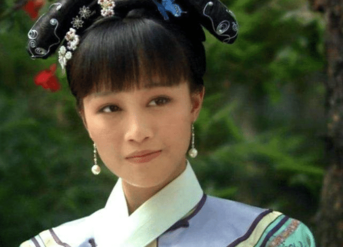 蓝盈莹■蓝盈莹运动私照流出，谁知道她背心怎么穿上去？网友：一脸懵逼！